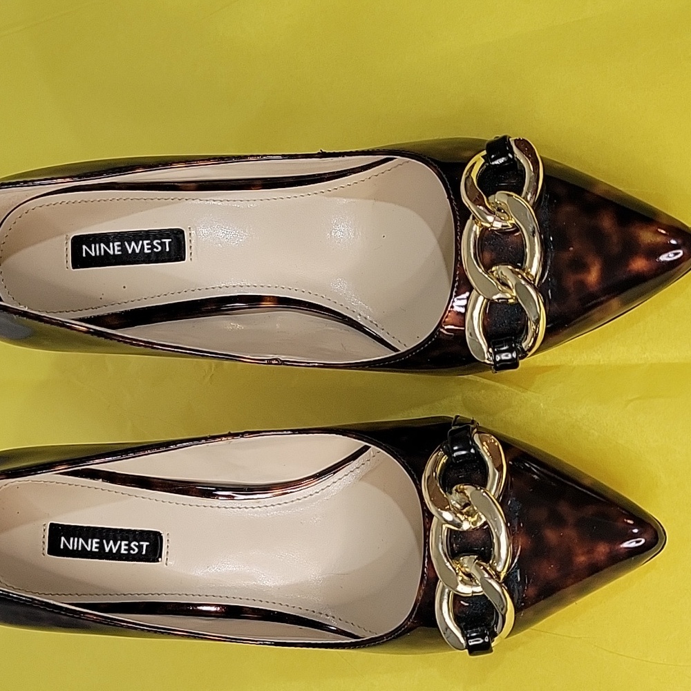 Nine West Tortoise Brown Pumps w/ Gold Chain LIKE NEW Size 8.5 - Picture 4 of 10